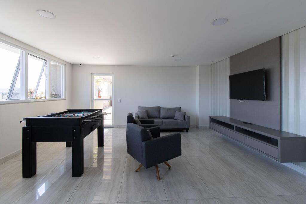 Contemporary - Gru 1103